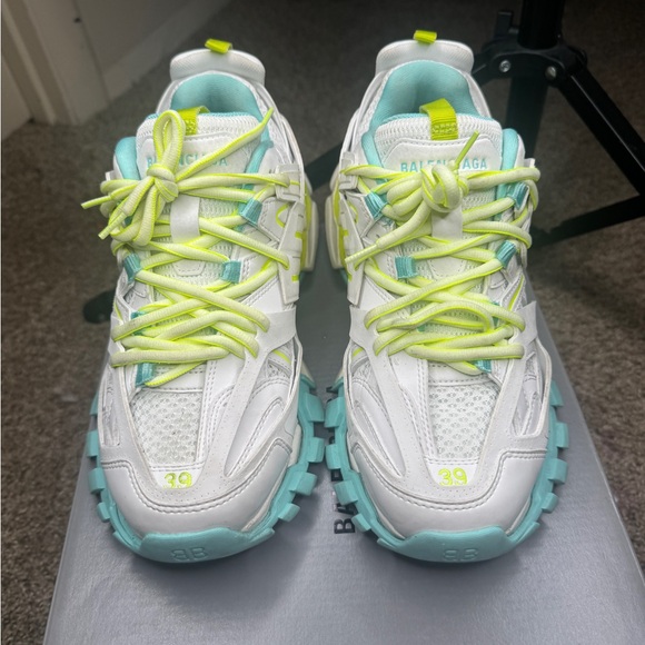 BALENCIAGA SZ 39 worn once - Picture 1 of 4